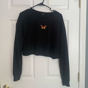 Cropped long sleeve w/ butterfly patch